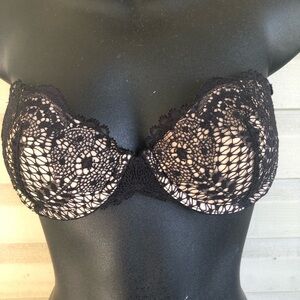 Victoria’s Secret Lace strapless push-up bra